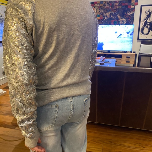 Grey Sweater with sequinned sleeves. Medium. Great for any festive event! - Picture 5 of 5